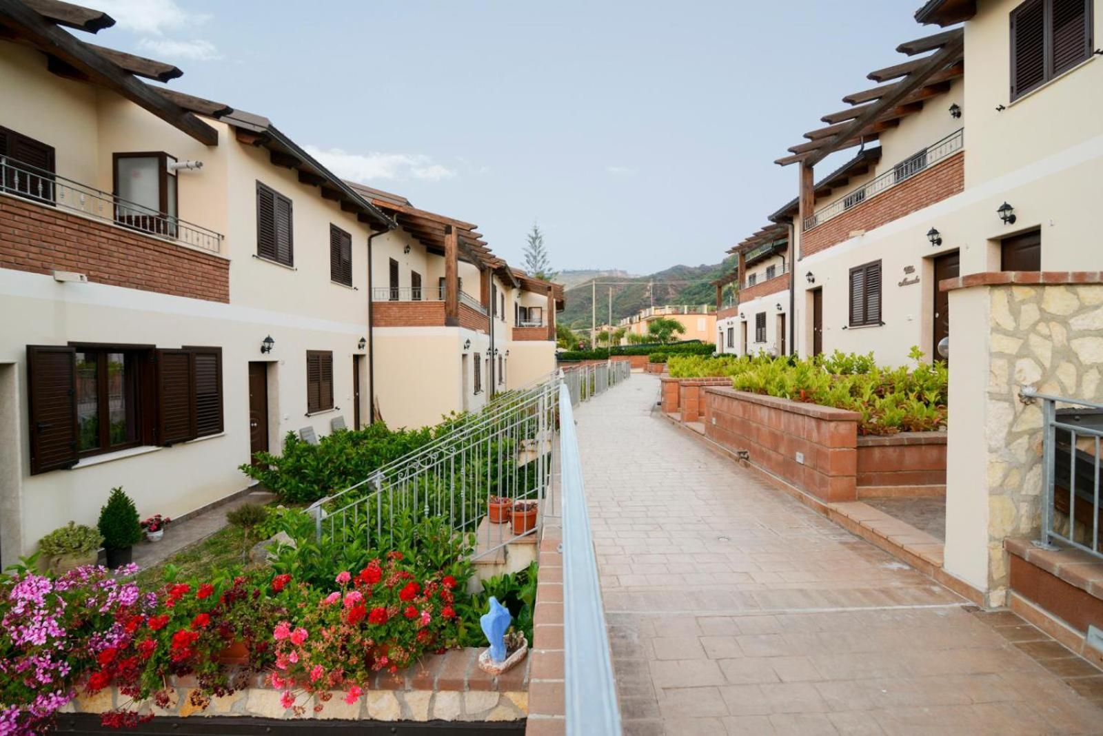 Le Case Del Carmine Con Giardino E Parcheggio A Tropea Luaran gambar